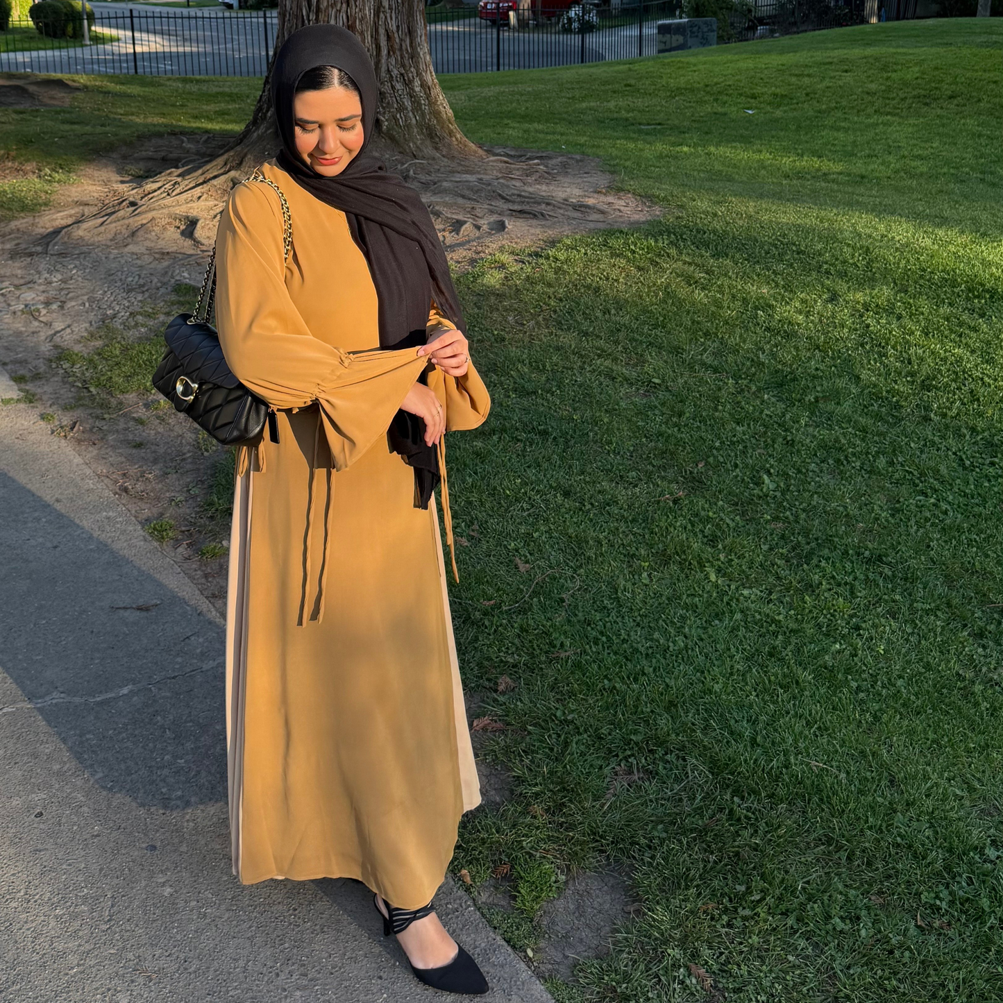 Two-Toned Ribbon Abaya